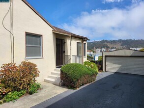 Building Photo - 1662 San Benito St