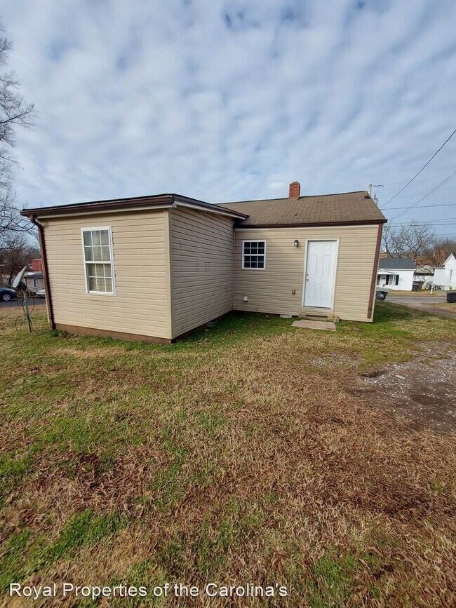 Building Photo - 3 br, 1 bath House - 821 Charlotte Ave