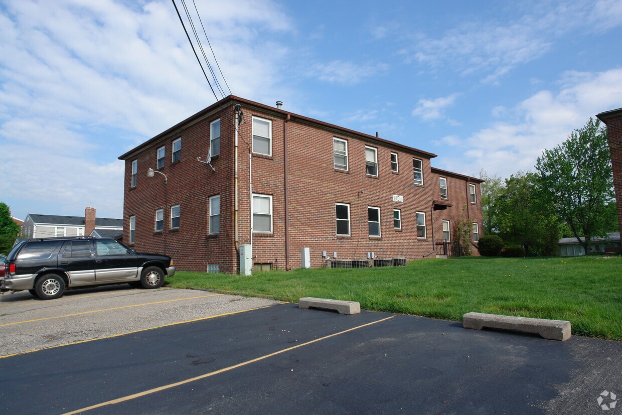 Building Photo - 2300 Marguerite Apartments