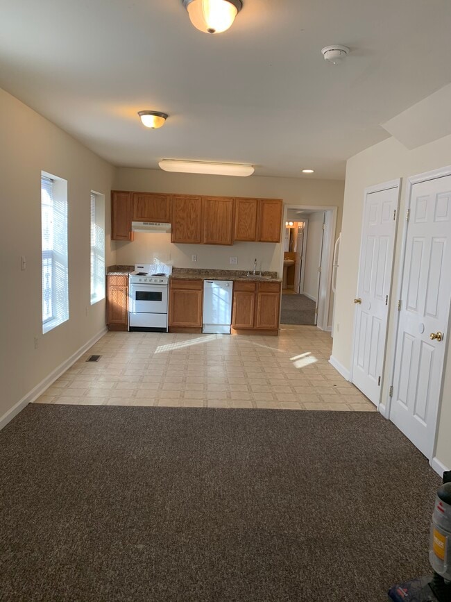 Kitchen area - 818 Whitelock St