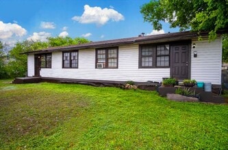 Building Photo - 512 Bee St