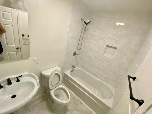 Foto del edificio - 18042 Westlake Cir
