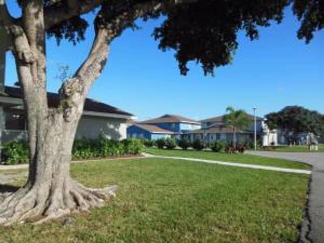 Building Photo - 2 br, 1 bath House - 906 E TIFFANY DR #3