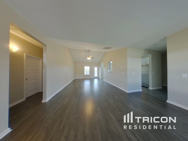 Building Photo - 1018 Cyril Dr