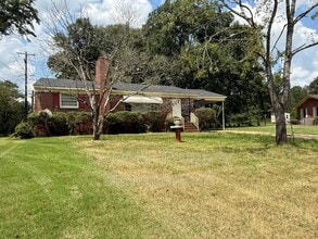 Building Photo - 1005 Cook Dr