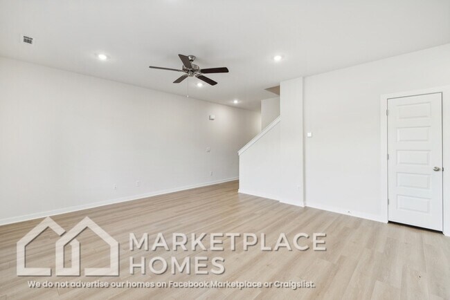 Building Photo - 5726 Selah St