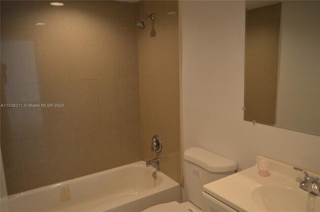 Building Photo - 6960 Miami Gardens Dr