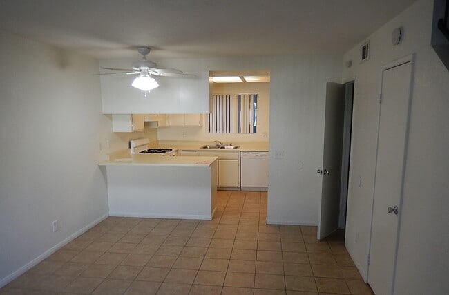 Building Photo - 28691 Calle del Lago