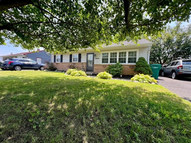 Foto del edificio - 3-Bedroom Single Family Home in Bristol! Available Mid-September!