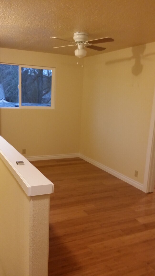 Foto del edificio - 210 Barton Ave