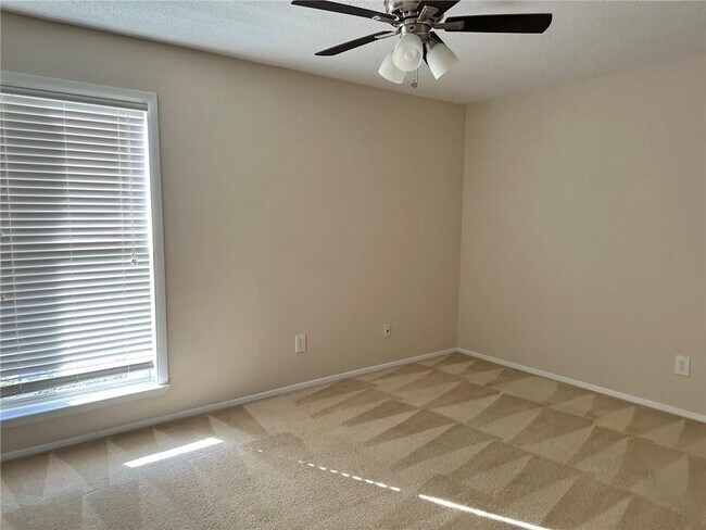 Foto del edificio - 3301 Henderson Mill Rd