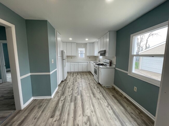 Building Photo - 114 E Richmond St