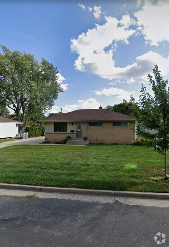 Valhalla Apartments for Rent with Hardwood Floors Milwaukee, WI 3