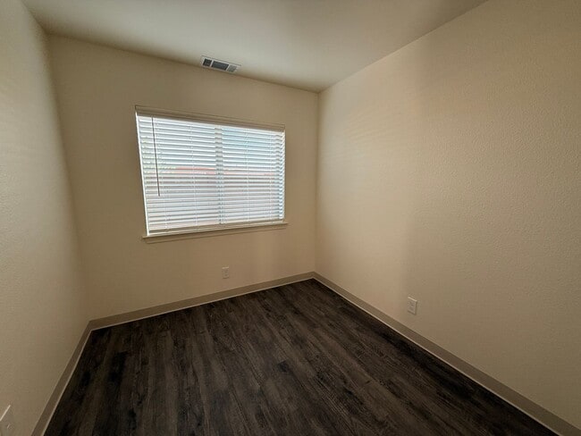 Foto del edificio - Free Month of Rent for Move in before Dec 1st - Brand New Ground Level Studio