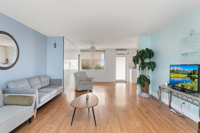 Building Photo - 401 N Riverside Dr