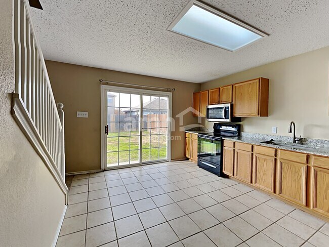 Foto del edificio - 3332 Chapel Ridge Way