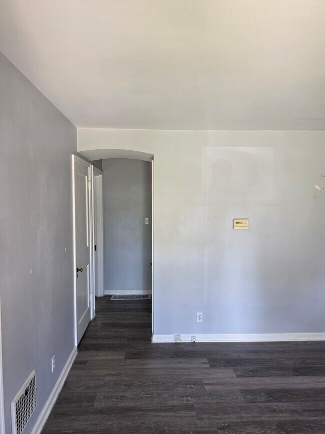 pasillo de la sala de estar - 1730 Morey Ave