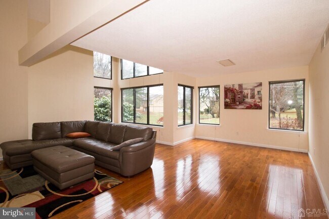 Building Photo - 80 Sayre Dr