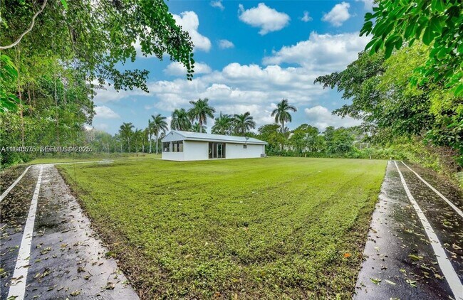 Foto del edificio - 14401 SW 63rd St