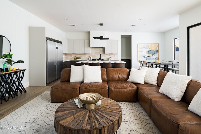 Foto del edificio - 6530 E 5th St