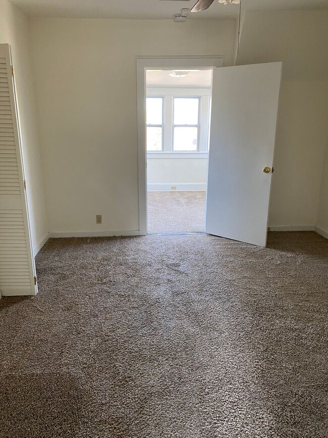 Building Photo - 201 E. 6th St.