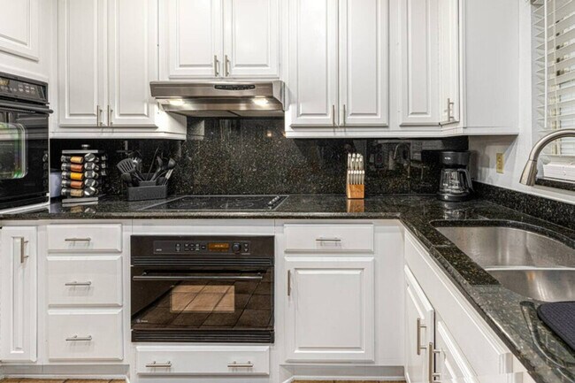 Foto del edificio - 4544 Gilpin Way