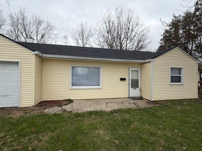 Building Photo - East Side Large 3 Bedroom Single  Family Home