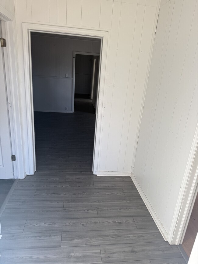 Building Photo - 114 S Ash