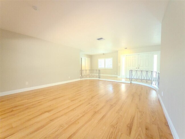 Foto del edificio - 560 SW 62nd Ave