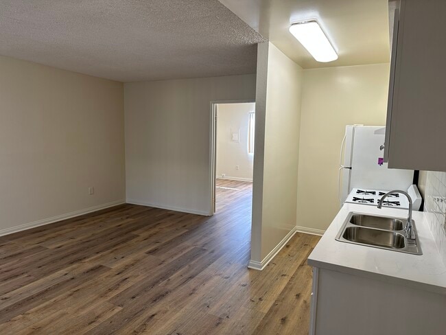 Building Photo - 7627 Laurel Canyon Blvd