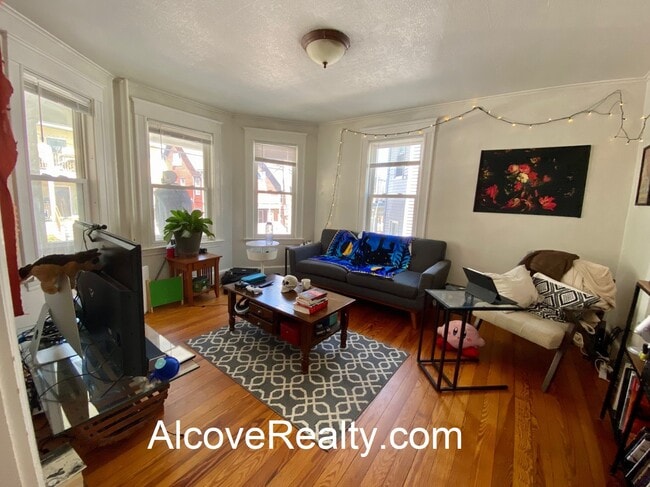 Building Photo - 95 Belmont St