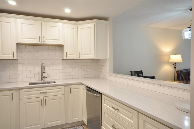 Building Photo - 100 Ledgewood Dr