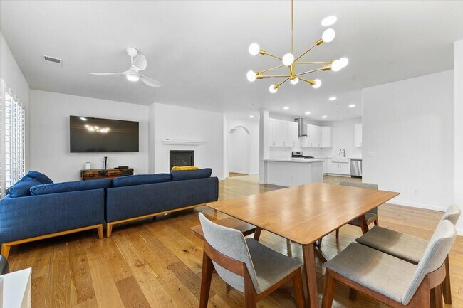 Foto del edificio - 302 Laurel Ct