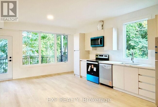 Building Photo - 135 Sweetland Ave