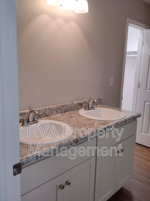 Building Photo - 4000 Frye Terrace