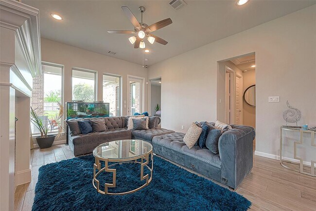 Building Photo - 5066 Morrison Dr