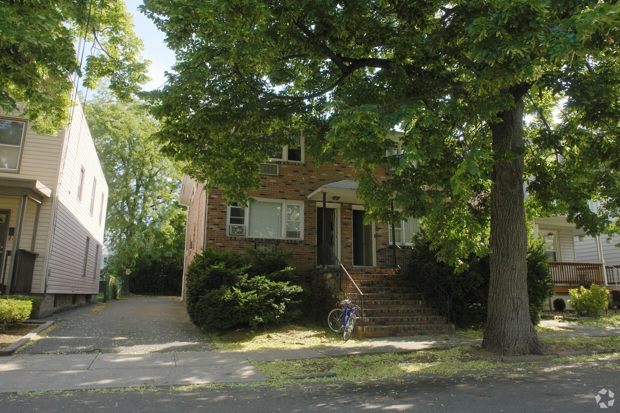 Building Photo - 452-454 Compton Ave