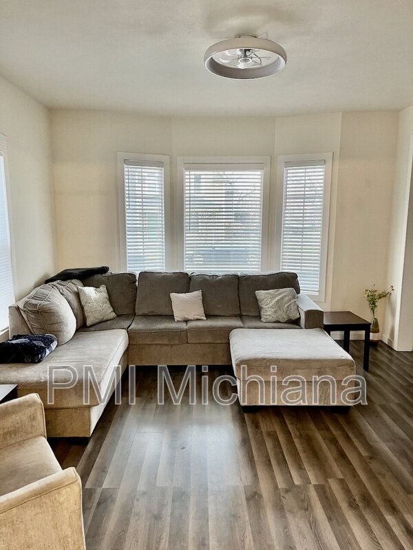 Foto del edificio - 924 Sherman Ave