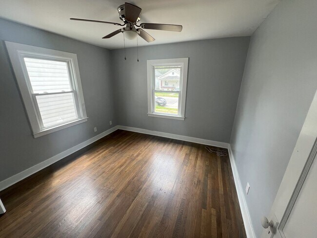 Building Photo - Large home in a great location