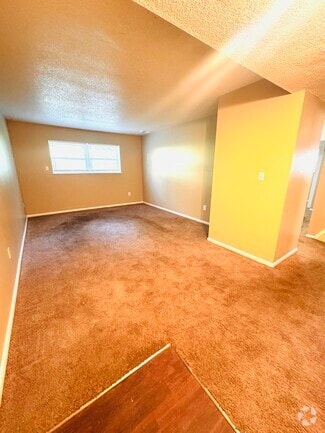 Building Photo - 1413 W Maple Ave