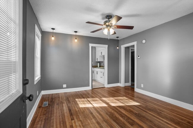 Foto del edificio - 1 Bedroom 1 Bath Duplex in the Heart of Auburn