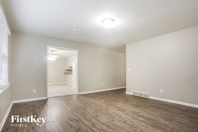Building Photo - 3314 S Leslie Ave