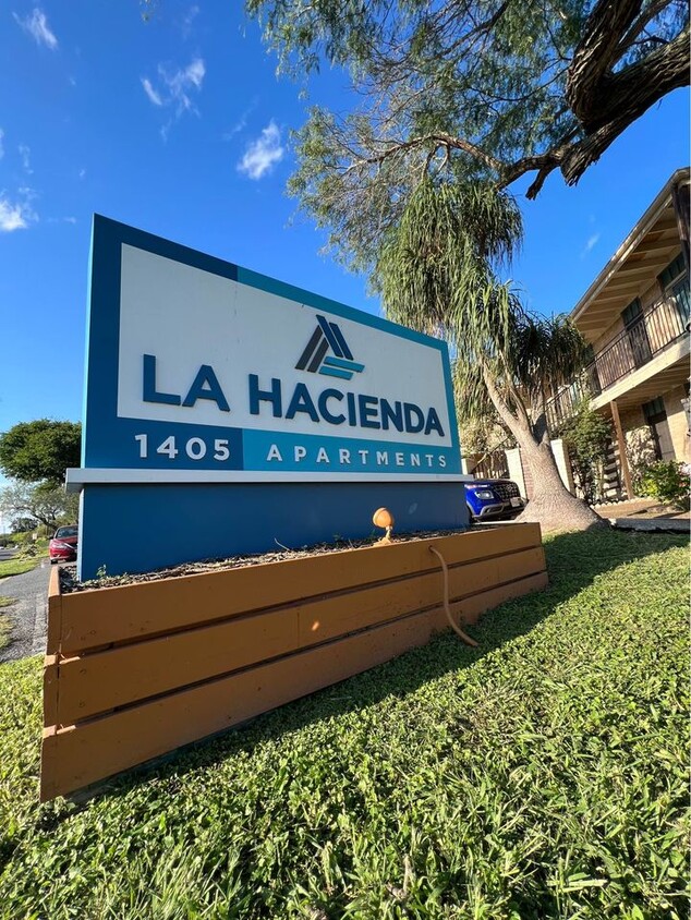 Primary Photo - La Hacienda