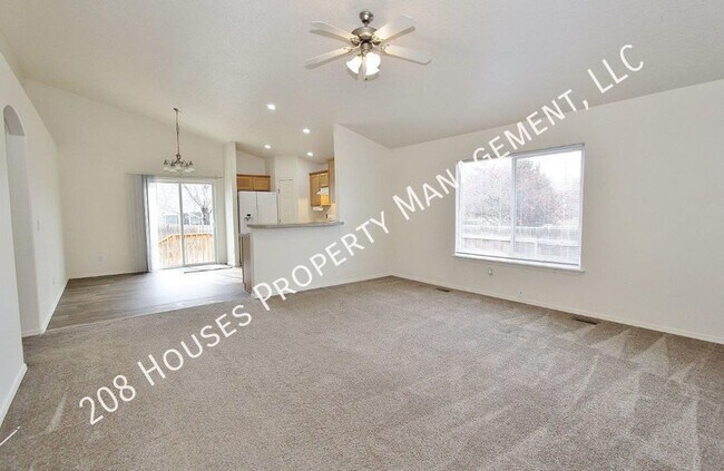 Building Photo - Immaculate Single-Level Home