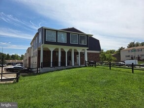 Building Photo - 1701 Scotchbrook Dr