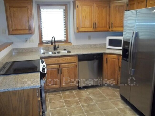 Building Photo - 4912 Jefferson Way