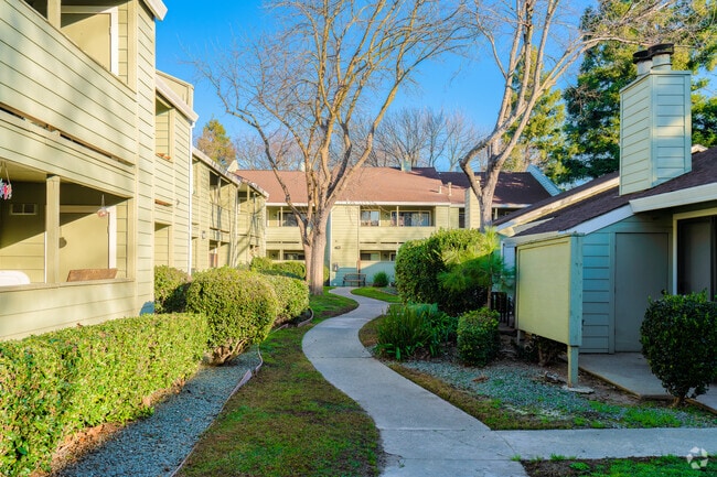Building Photo - Lincoln Place