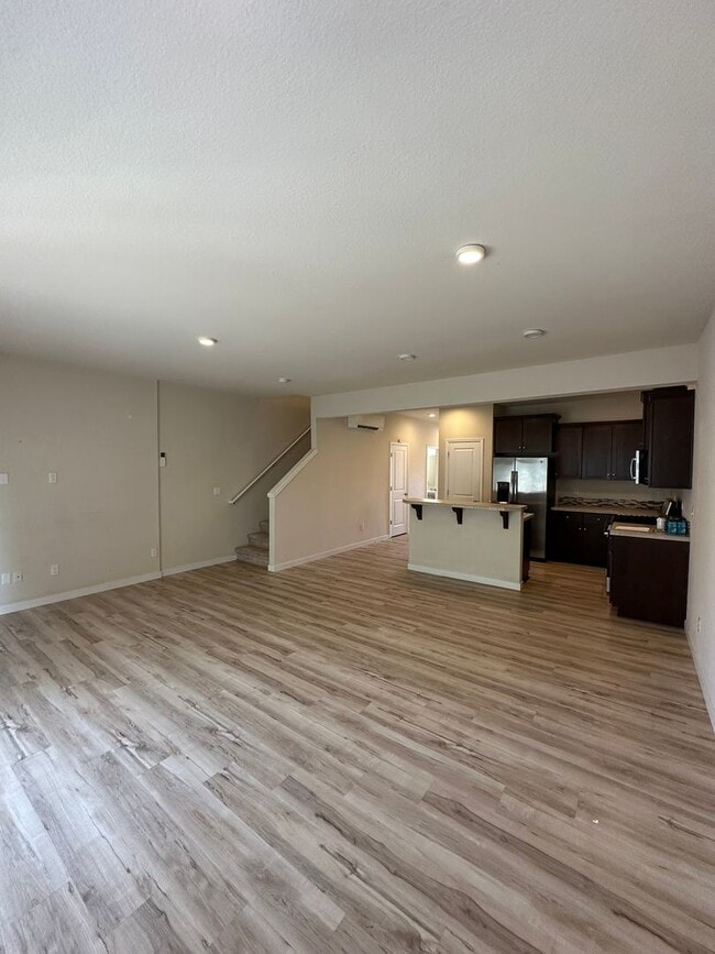 Building Photo - Newer Sherwood 3bd, 2.5ba Townhouse. Has A...