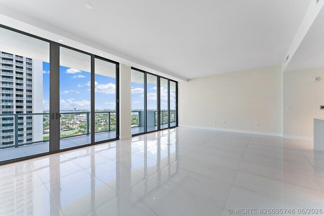 Foto del edificio - 3100 N Ocean Dr