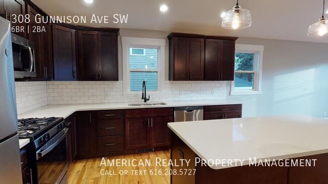 Building Photo - 308 Gunnison Ave SW